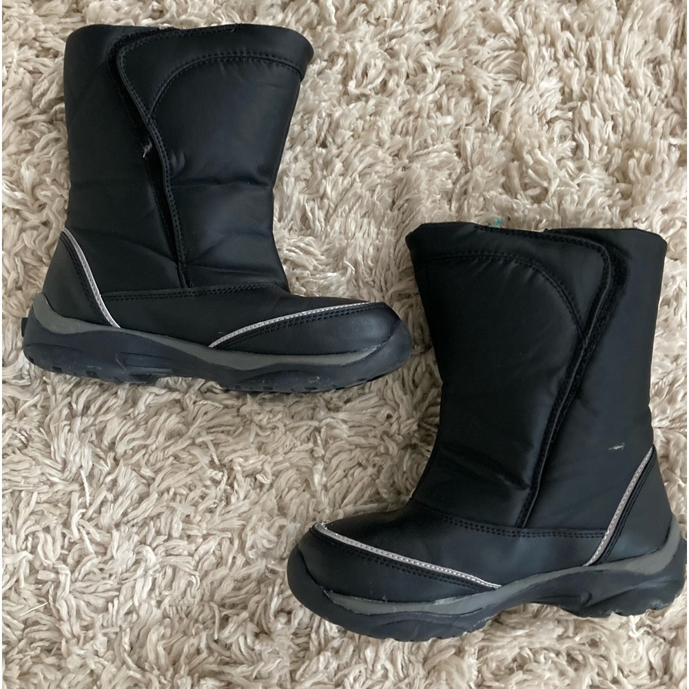 Snow boots